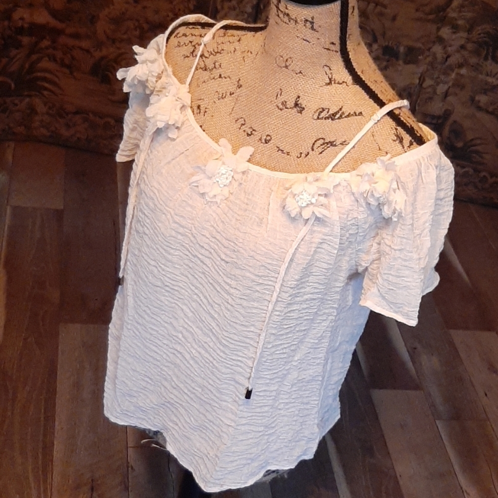 Easel Los Angeles slightly sheer blouse M